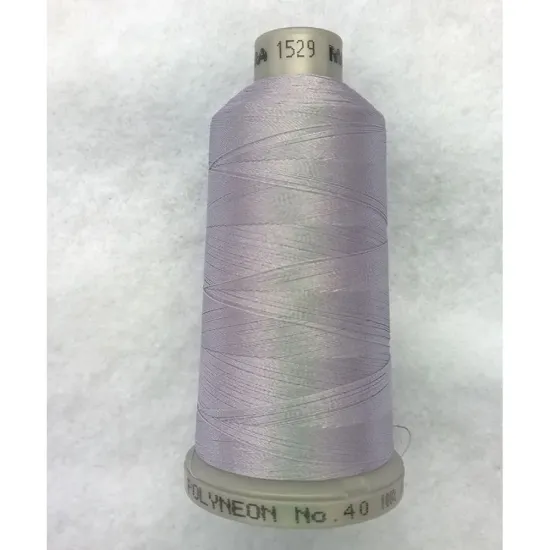 Ata de brodat polyneon Orchid Mist, 100% polyester, finete 40, con 1000 metri, cutie 10 conuri
