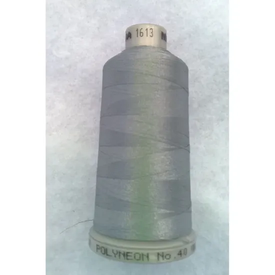 Ata de brodat polyneon Gull Gray, 100% polyester, finete 40, con 1000 metri, cutie 10 conuri