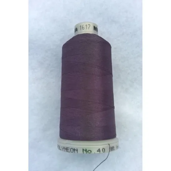 Ata de brodat polyneon Slate Purple, 100% polyester, finete 40, con 1000 metri, cutie 10 conuri