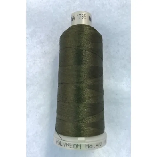 Ata de brodat polyneon Dark Camo Green, 100% polyester, finete 40, con 1000 metri, cutie 10 conuri