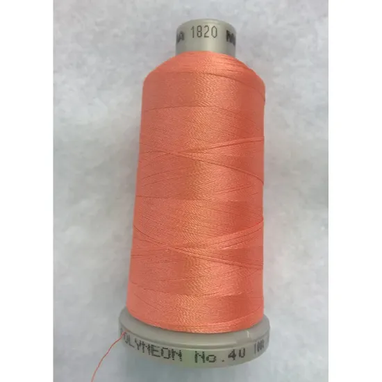 Ata de brodat polyneon Peach Tea, 100% polyester, finete 40, con 1000 metri, cutie 10 conuri
