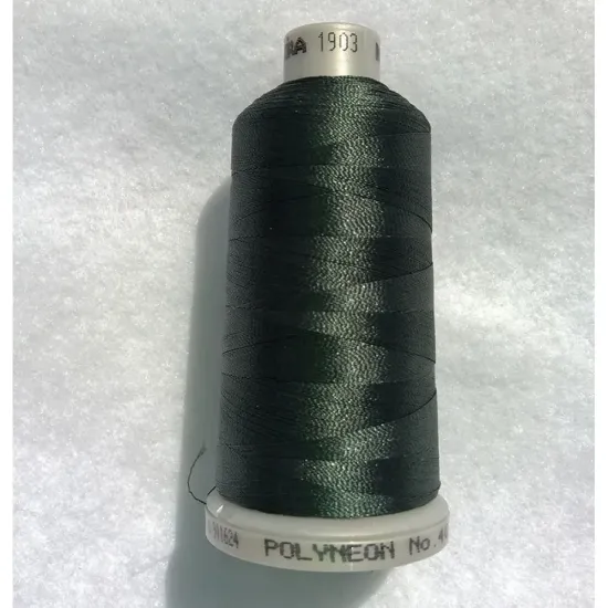 Ata de brodat polyneon Spruce Green, 100% polyester, finete 40, con 1000 metri, cutie 10 conuri