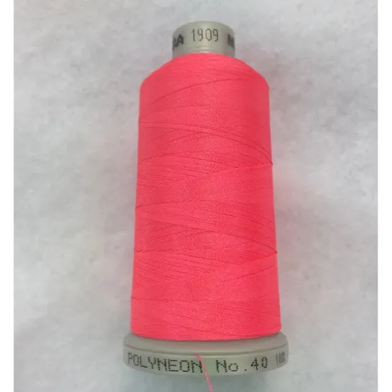Ata de brodat polyneon Electric Pink, 100% polyester, finete 40, con 1000 metri, cutie 10 conuri