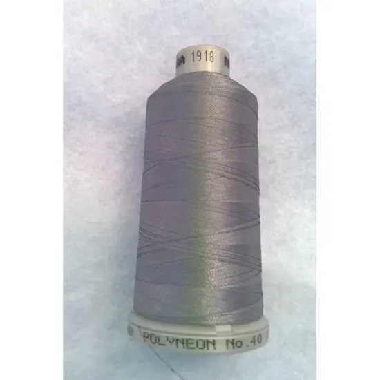Ata de brodat polyneon Polished Pewter, 100% polyester, finete 40, con 1000 metri, cutie 10 conuri
