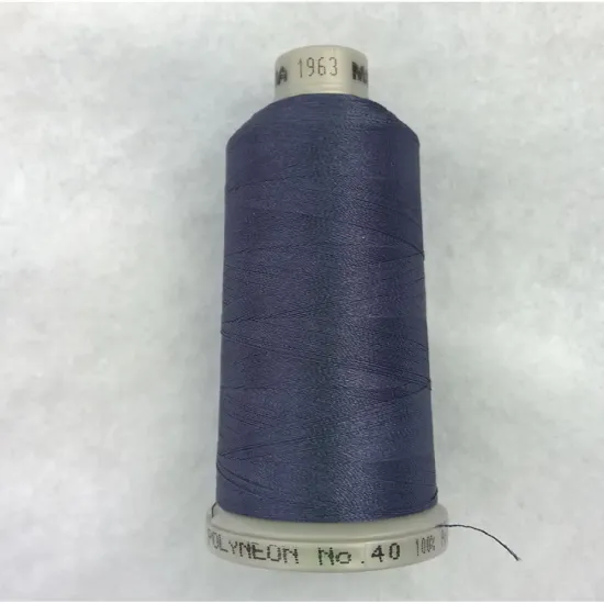 Ata de brodat polyneon Dusty Plum, 100% polyester, finete 40, con 1000 metri, cutie 10 conuri