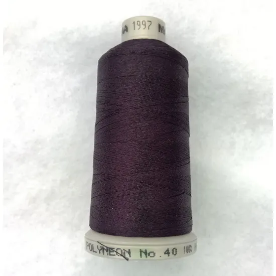 Ata de brodat polyneon Plum Pudding, 100% polyester, finete 40, con 1000 metri, cutie 10 conuri