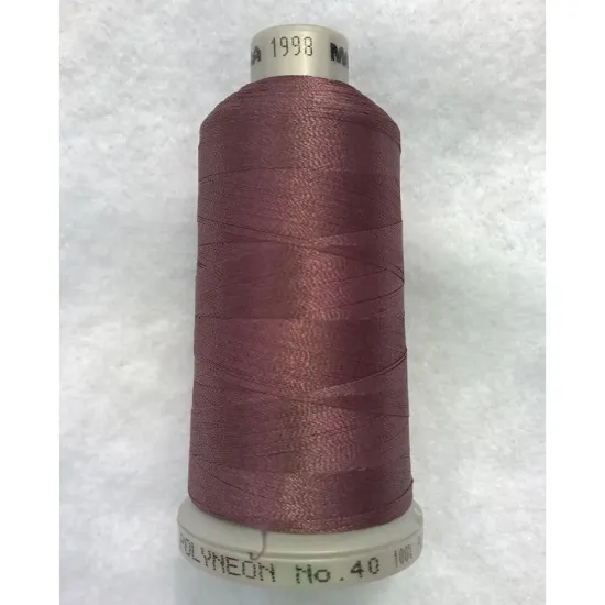 Ata de brodat polyneon Dark Mauve, 100% polyester, finete 40, con 1000 metri, cutie 10 conuri