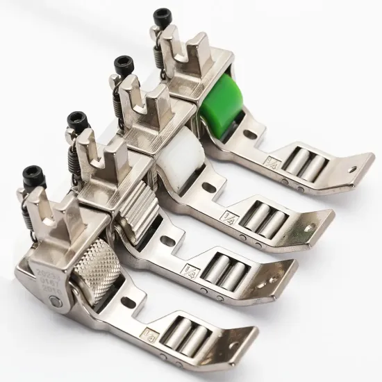 Piciorus presor reglabil cu rotita de silicon si role mici pe talpa pentru aplicat banda cu dispozitiv A10, pentru masini industriale de cusut simple cu 1 ac, latime tiv 1/4" (6,4mm)
