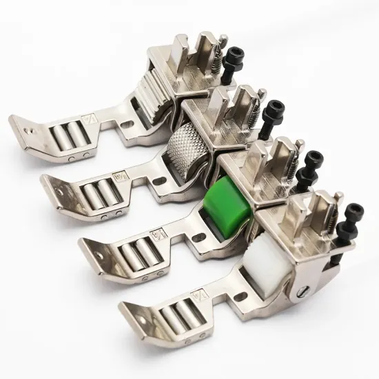 Piciorus presor reglabil cu rotita de silicon si role mici pe talpa pentru aplicat banda cu dispozitiv A10, pentru masini industriale de cusut simple cu 1 ac, latime tiv 1/4" (6,4mm)