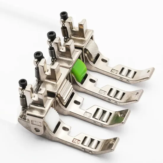 Piciorus presor reglabil cu rotita dintata de teflon si role mici pe talpa pentru aplicat banda cu dispozitiv A10, pentru masini industriale de cusut simple cu 1 ac, latime tiv 1/8" (3,2mm)