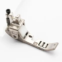 Piciorus presor reglabil cu rotita dintata de teflon si role mici pe talpa pentru aplicat banda cu dispozitiv A10, pentru masini industriale de cusut simple cu 1 ac, latime tiv 1/8" (3,2mm)