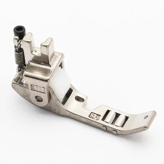 Piciorus presor reglabil cu rotita dintata de teflon si role mici pe talpa pentru aplicat banda cu dispozitiv A10, pentru masini industriale de cusut simple cu 1 ac, latime tiv 1/8" (3,2mm)