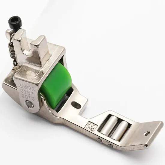 Piciorus presor reglabil cu rotita de silicon si role mici pe talpa pentru aplicat banda cu dispozitiv A10, pentru masini industriale de cusut simple cu 1 ac, latime tiv 1/4" (6,4mm)
