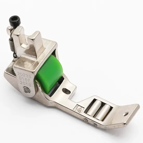 Piciorus presor reglabil cu rotita de silicon si role mici pe talpa pentru aplicat banda cu dispozitiv A10, pentru masini industriale de cusut simple cu 1 ac, latime tiv 1/4" (6,4mm)