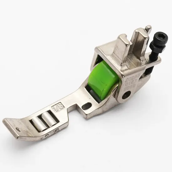 Piciorus presor reglabil cu rotita de silicon si role mici pe talpa pentru aplicat banda cu dispozitiv A10, pentru masini industriale de cusut simple cu 1 ac, latime tiv 1/8" (3,2mm)