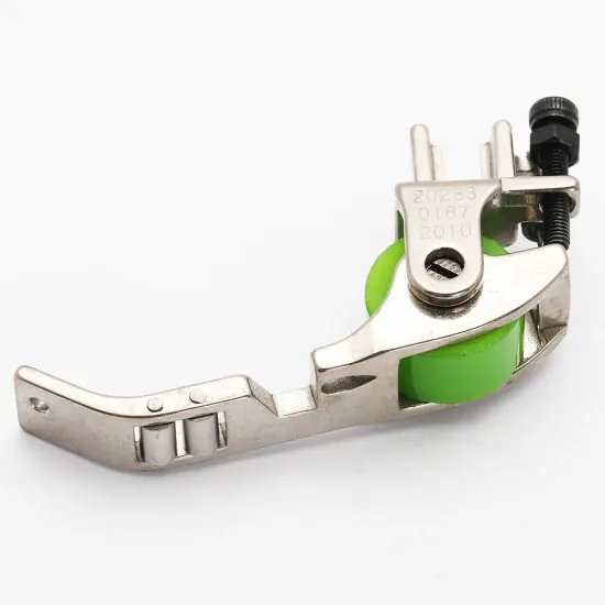 Piciorus presor reglabil cu rotita de silicon si role mici pe talpa pentru aplicat banda cu dispozitiv A10, pentru masini industriale de cusut simple cu 1 ac, latime tiv 1/8" (3,2mm)