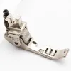 Piciorus presor reglabil cu rotita zimtata de metal si role mici pe talpa pentru aplicat banda cu dispozitiv A10, pentru masini industriale de cusut simple cu 1 ac, latime tiv 1/8" (3,2mm)