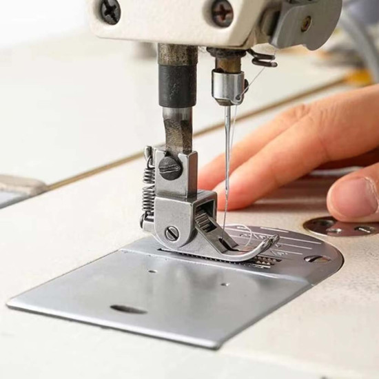 Piciorus presor reglabil cu rola de otel dintata pentru fermoar, pentru masini industriale de cusut simple cu 1 ac