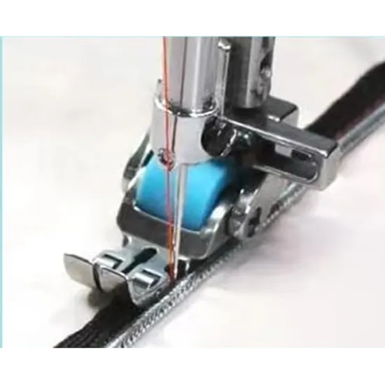 Piciorus multifunctional reglabil, cu ghidaj stanga sau dreapta si rotita de silicon pentru aplicat fermoar sau snur, pentru masini industriale de cusut simple cu 1 ac