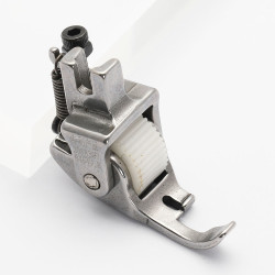 Piciorus presor reglabil cu rola dintata de teflon lata pentru dispozitiv A10, pentru masini industriale de cusut simple cu 1 ac