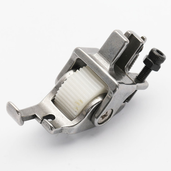 Piciorus presor reglabil cu rola dintata de teflon lata pentru dispozitiv A10, pentru masini industriale de cusut simple cu 1 ac