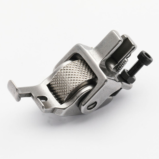 Piciorus presor reglabil cu rola zimtata de metal lata pentru dispozitiv A10, pentru masini industriale de cusut simple cu 1 ac