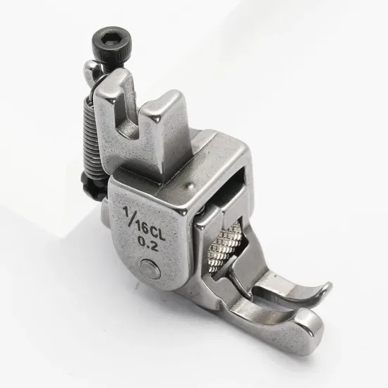 Piciorus compensator stanga ingust cu rola zimtata de metal, pentru masini industriale de cusut simple cu 1 ac, 1/16" (1,6mm)
