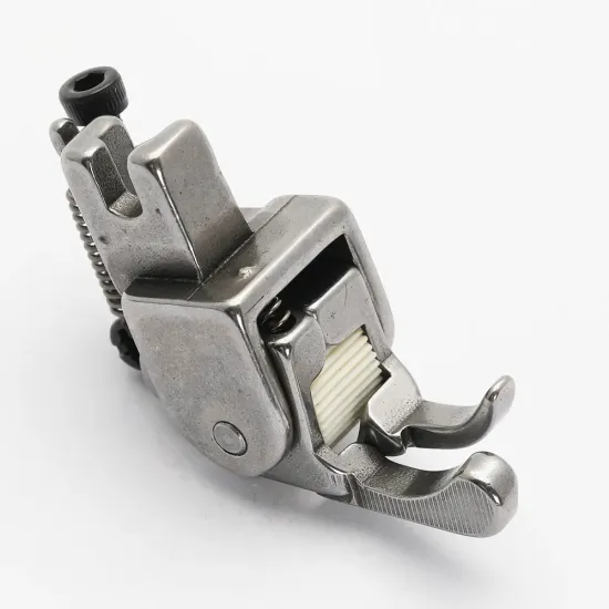 Piciorus compensator stanga ingust cu rola dintata de teflon pentru masini industriale de cusut simple cu 1 ac, 1/32" (1mm)