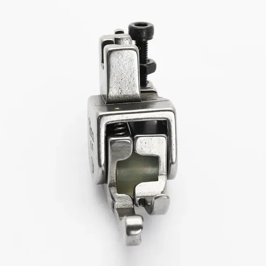 Piciorus compensator stanga ingust cu rola de silicon pentru masini industriale de cusut simple cu 1 ac, 1/32" (1mm)