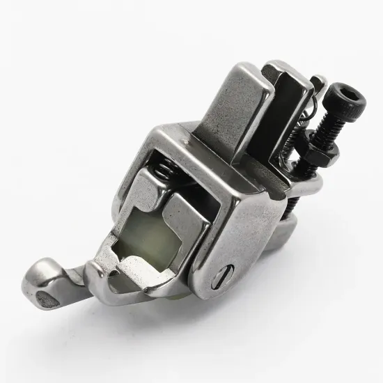 Piciorus compensator stanga ingust cu rola de silicon pentru masini industriale de cusut simple cu 1 ac, 1/32" (1mm)