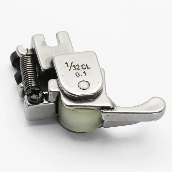 Piciorus compensator stanga ingust cu rola de silicon pentru masini industriale de cusut simple cu 1 ac, 1/32" (1mm)