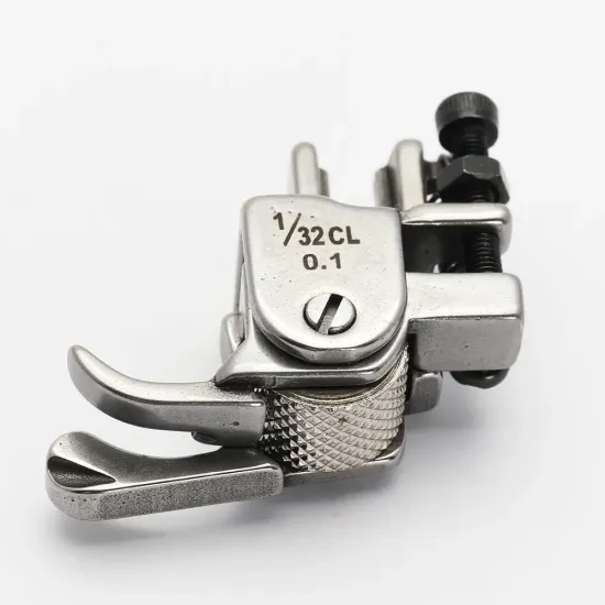 Piciorus compensator stanga ingust cu rola zimtata de metal pentru masini industriale de cusut simple cu 1 ac, 1/32" (1mm)
