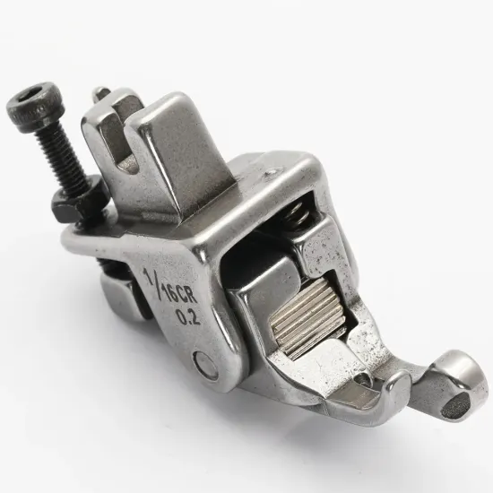 Piciorus compensator dreapta ingust cu rola dintata de metal, pentru masini industriale de cusut simple cu 1 ac, 1/16" (1.6mm)