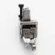 Piciorus compensator dreapta ingust cu rola dintata de metal, pentru masini industriale de cusut simple cu 1 ac, 1/16" (1.6mm)