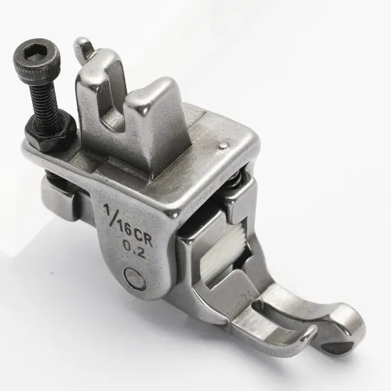 Piciorus compensator dreapta ingust cu rola dintata de teflon, pentru masini industriale de cusut simple cu 1 ac, 1/16" (1.6mm)