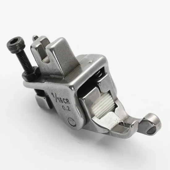 Piciorus compensator dreapta ingust cu rola dintata de teflon, pentru masini industriale de cusut simple cu 1 ac, 1/16" (1.6mm)