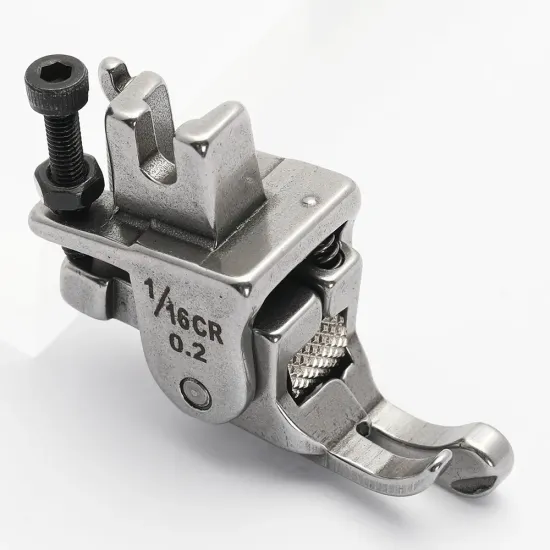 Piciorus compensator dreapta ingust cu rola zimtata de metal, pentru masini industriale de cusut simple cu 1 ac, 1/16" (1.6mm)
