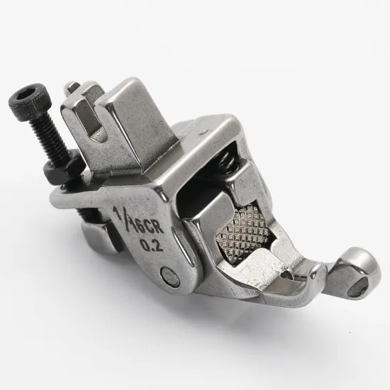 Piciorus compensator dreapta ingust cu rola zimtata de metal, pentru masini industriale de cusut simple cu 1 ac, 1/16" (1.6mm)
