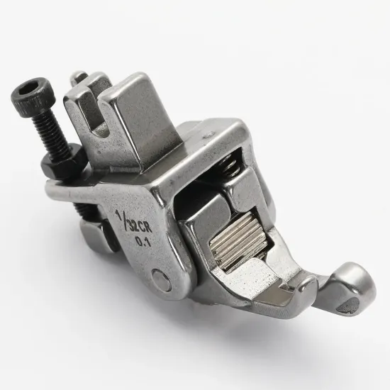 Piciorus compensator dreapta ingust cu rola dintata de metal, pentru masini industriale de cusut simple cu 1 ac, 1/32" (1mm)