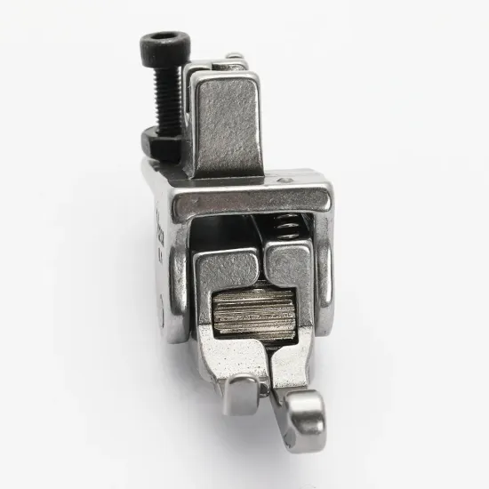 Piciorus compensator dreapta ingust cu rola dintata de metal, pentru masini industriale de cusut simple cu 1 ac, 1/32" (1mm)