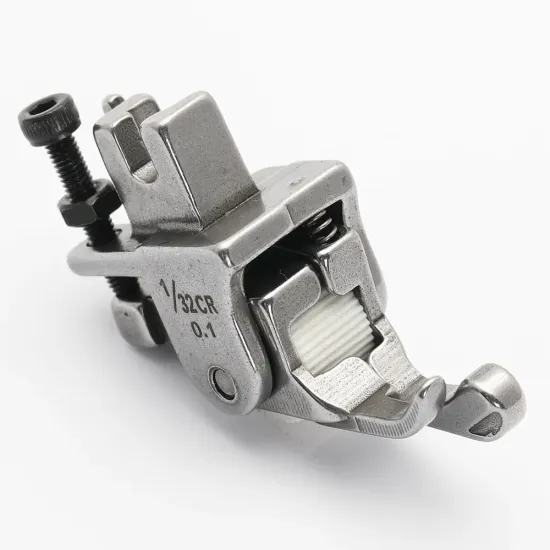 Piciorus compensator dreapta ingust cu rola dintata de teflon, pentru masini industriale de cusut simple cu 1 ac, 1/32" (1mm)