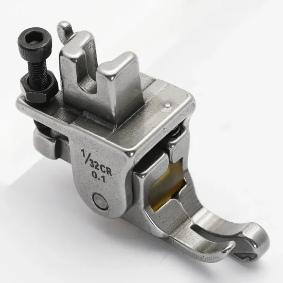 Piciorus compensator dreapta ingust cu rola de silicon, pentru masini industriale de cusut simple cu 1 ac, 1/32" (1mm)