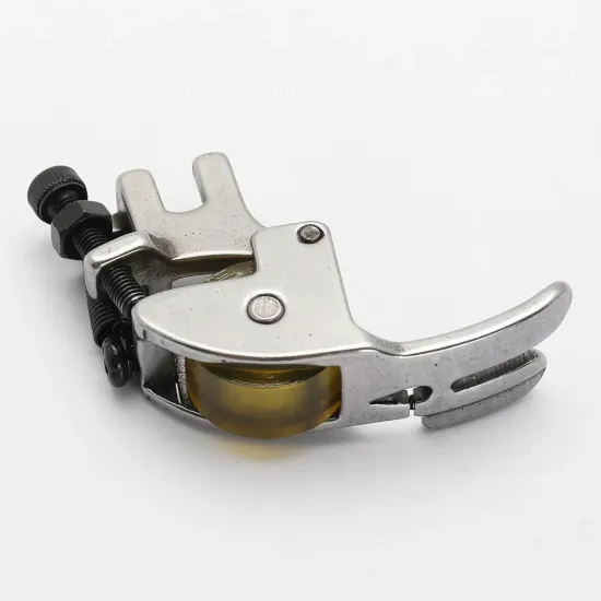 Piciorus presor reglabil cu rola de silicon pentru masini industriale de cusut cu taiere a marginilor, 1/4" (6mm)