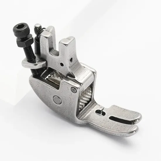 Piciorus presor reglabil cu rola zimtata de metal pentru masini industriale de cusut cu taiere a marginilor, 1/4" (6mm)