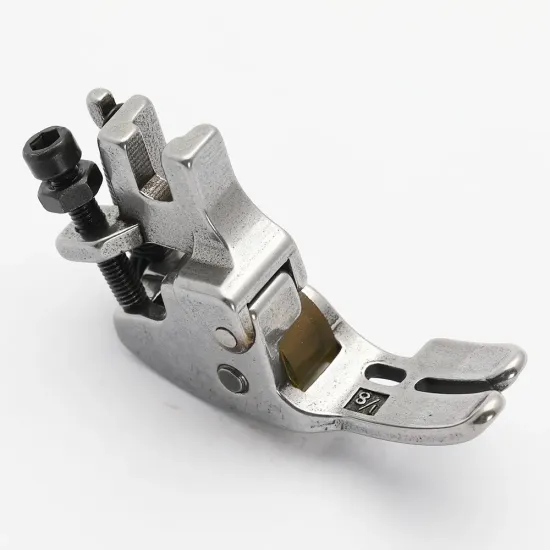 Piciorus presor reglabil cu rola de silicon pentru masini industriale de cusut cu taiere a marginilor, 1/8" (3mm)