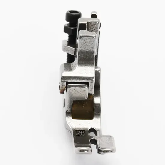 Piciorus presor reglabil cu rola de silicon pentru masini industriale de cusut cu taiere a marginilor, 1/8" (3mm)