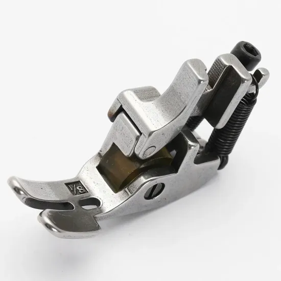 Piciorus presor reglabil cu rola de silicon pentru masini industriale de cusut cu taiere a marginilor, 1/8" (3mm)