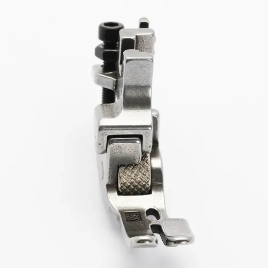 Piciorus presor reglabil cu rola zimtata de metal pentru masini industriale de cusut cu taiere a marginilor, 1/8" (3mm)