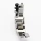 Piciorus presor reglabil cu rola zimtata de metal pentru masini industriale de cusut cu taiere a marginilor, 1/8" (3mm)