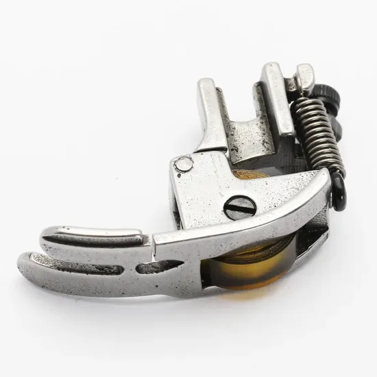 Piciorus presor reglabil cu rola de silicon pentru masini industriale de cusut cu taiere a marginilor, 3/16" (5mm)